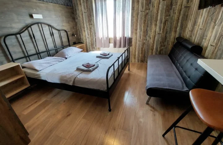 Red – Studio Apartment